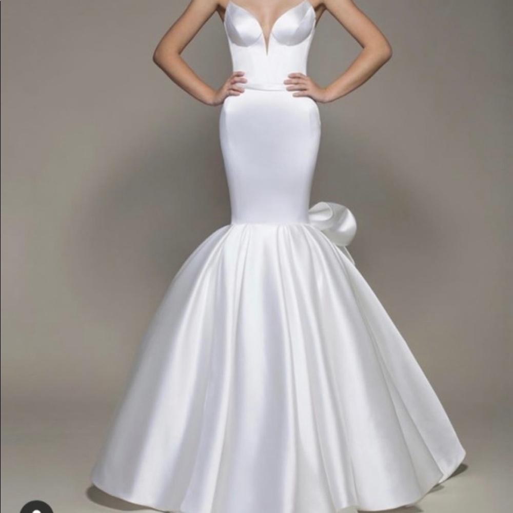 Pnina tornai wedding dress #4789 size 2 like brand new - Picture 3 of 3